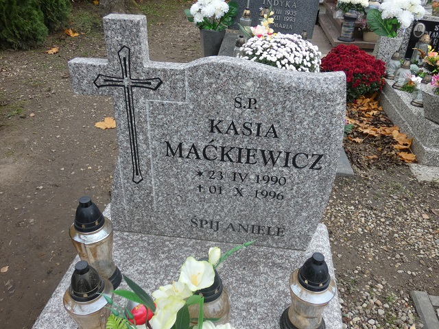 Katarzyna Maćkiewicz 1990 Biesiekierz - Grobonet - Wyszukiwarka osób pochowanych