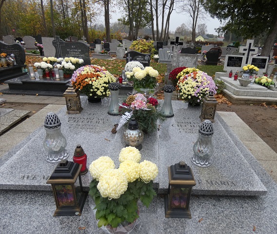 Roman Cieciura 7b 1915 Biesiekierz - Grobonet - Wyszukiwarka osób pochowanych