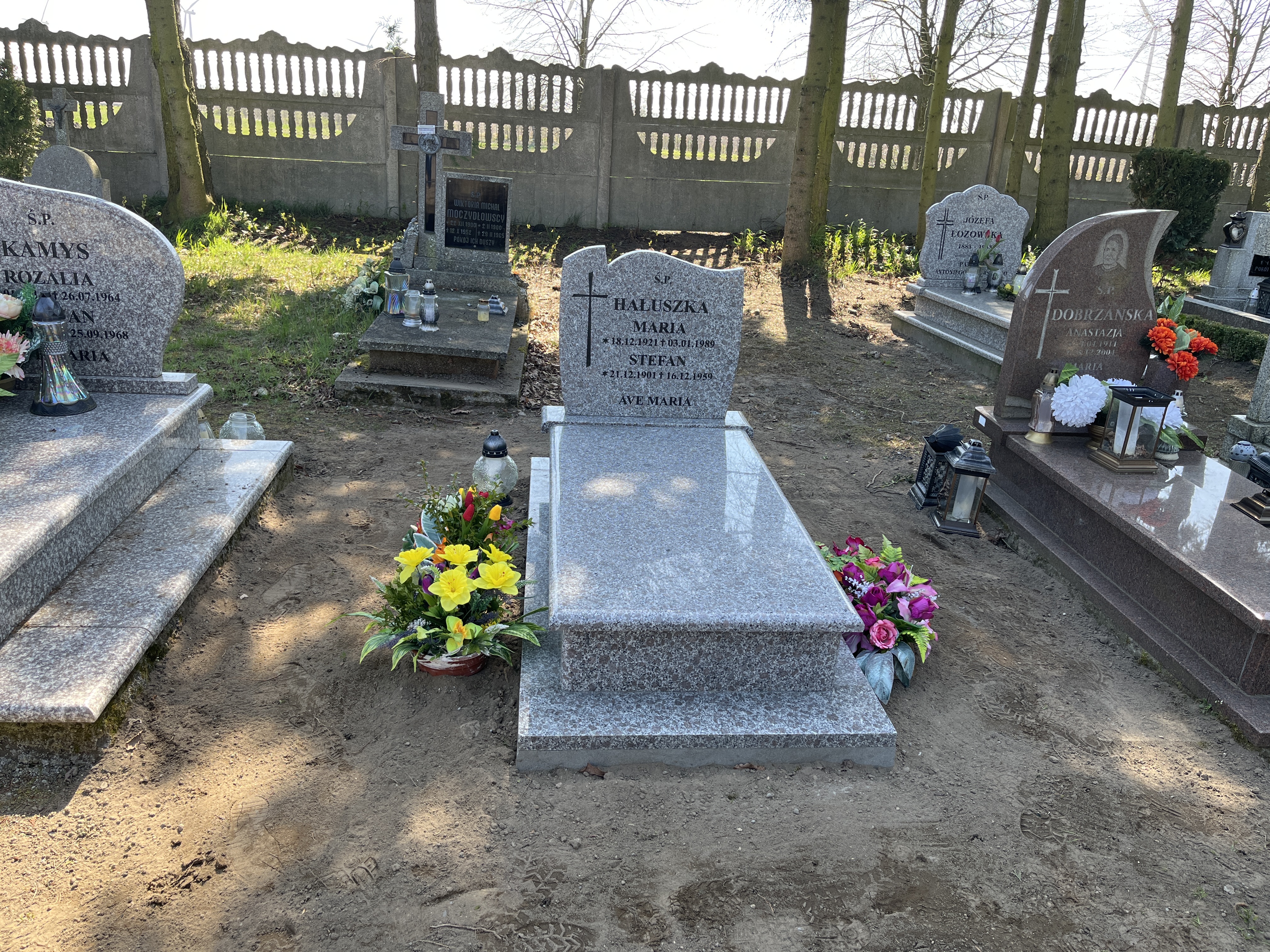 Grób Maria Hałuszka 43b
